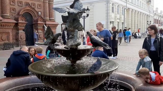 Казань. Фонтан с голубями на ул. Баумана смотреть онлайн