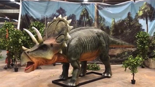 Animatronic Triceratops model смотреть онлайн