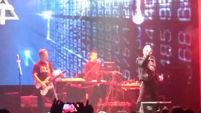 Технология - Следи за собой (Кино cover. Live. Yotaspace. Мск. 14.02.2015) смотреть онлайн