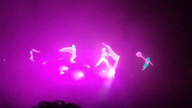 The Chemical Brothers - No Reason (Neon Marching Band) Live at the OVO Hydro смотреть онлайн