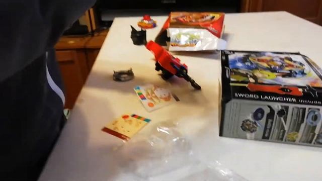 Лев испытывает бейблейды. смотреть онлайн