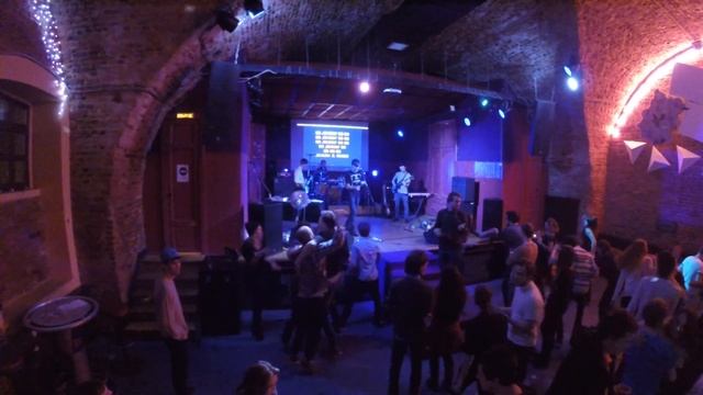 Chuck Berry – Johnny B.Goode on Live Rock'n'Roll Karaoke смотреть онлайн