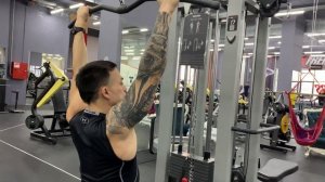 Тяга верхнего блока к груди