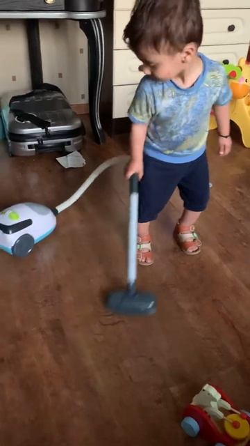 Игрушка пылесос. Мой малыш.Toy vacuum cleaner. Мy baby. смотреть онлайн