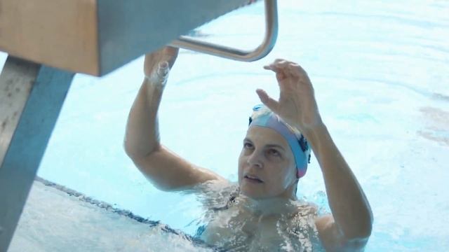 How to Hold Breath Underwater | Underwater Woman смотреть онлайн