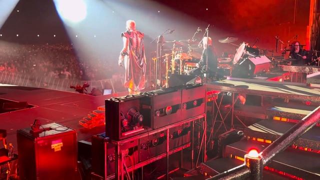 Queen+Adam Lambert Rhapsody Tour 2024 in Nagoya, Japan - Hammer to Fall смотреть онлайн