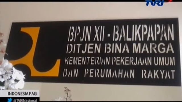 PEMERINTAH BANGUN 520 KM JALAN BARU DI PERBATASAN KALIMANTAN смотреть онлайн