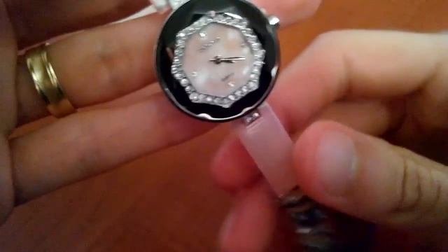 WeiQin 1042 Polygon Mirror Female Quartz Watch смотреть онлайн