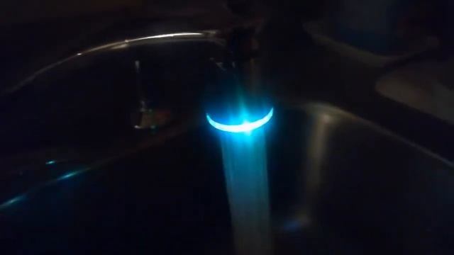 No Battery Water Faucet Glow LED Tap смотреть онлайн