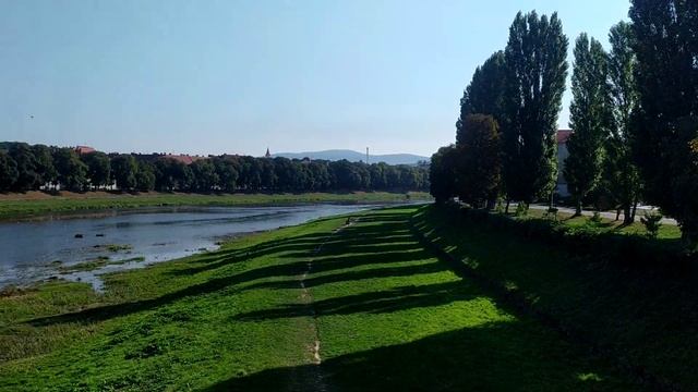 Ужгород 2021: від готелю Ужгород через транспортний міст смотреть онлайн