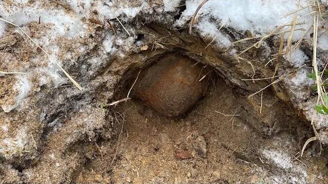 Редкость!!! Нашли стальной шлем Испанской дивизии вермахта. смотреть онлайн