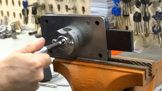 Инструмент для открытия гаражных замков типа Кировский крест. сайт: Https://medvejatnik.kiev.ua