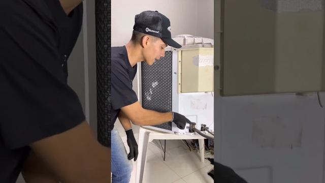 Como recolher Gas do ar-condicionado piso teto смотреть онлайн