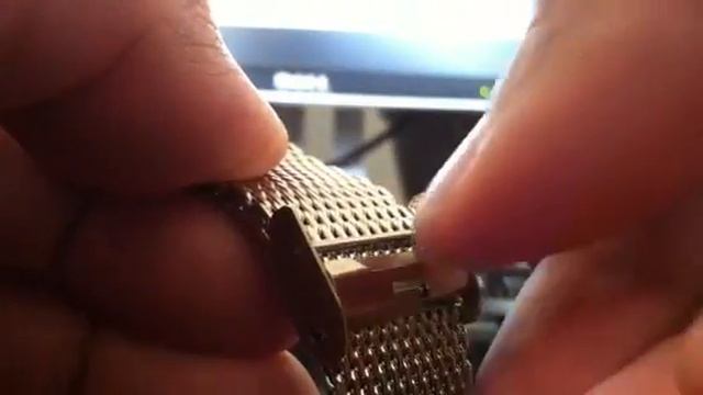 Adjusting clasp on metal mesh watch band смотреть онлайн