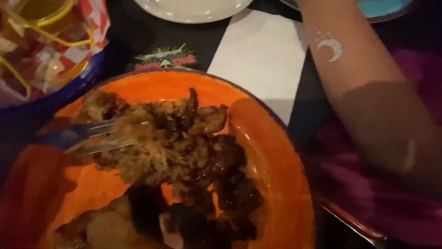 Space Aliens Grill & Bar Restaurant Review смотреть онлайн