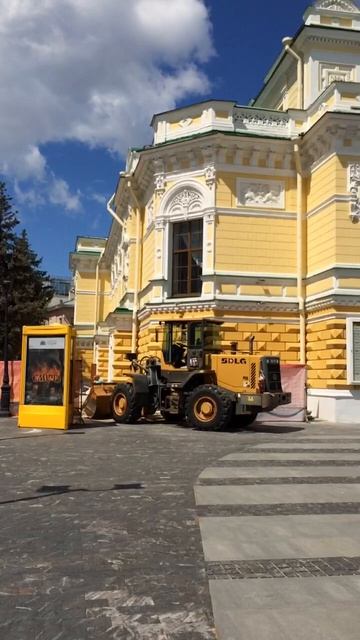 Evstigneev sits near the Nizhny Novgorod Academic Drama Theater #shorts #russia #нижнийновгород смотреть онлайн