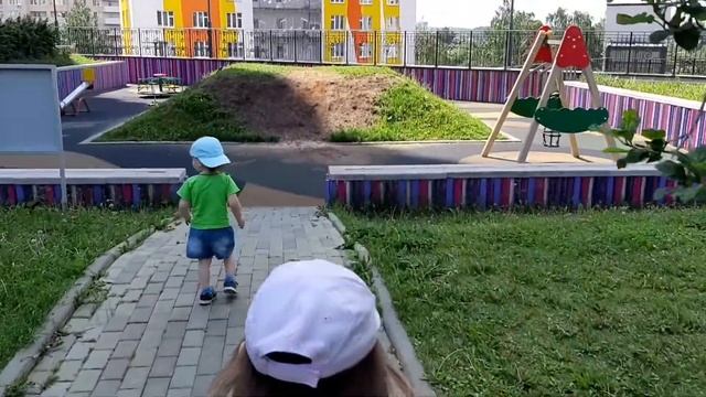 ВЛОГ .Двор в два уровня🙂 .Лучший двор😀. Клевый двор👍👍👍 . VLOG . The best Playground смотреть онлайн