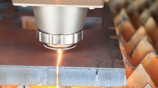 Sheet Metal And Tubes Fiber Laser Cutting Machine SF3015M3 смотреть онлайн