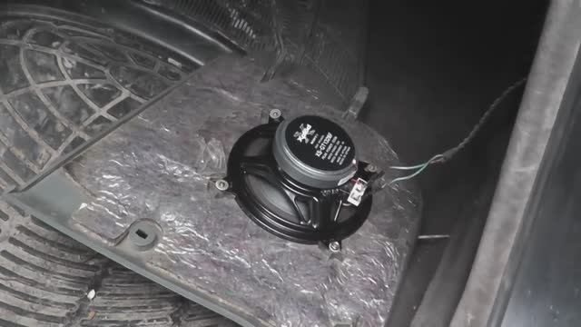 Расположение всей акустики и динамиков а автомобиле BMW E34 и их размеры смотреть онлайн