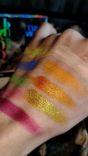 Eveline Cosmetics Look Up Eyeshadow Palette, Neon Lime swatches смотреть онлайн