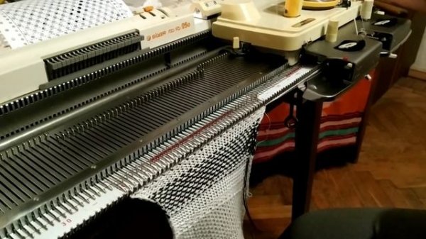 Продана. Японская перфокарточная вязальная машина Silver Reed SK-250K, 5 класс