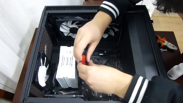 Mounting the BeQuiet Pure Rock on an AM4 motherboard смотреть онлайн