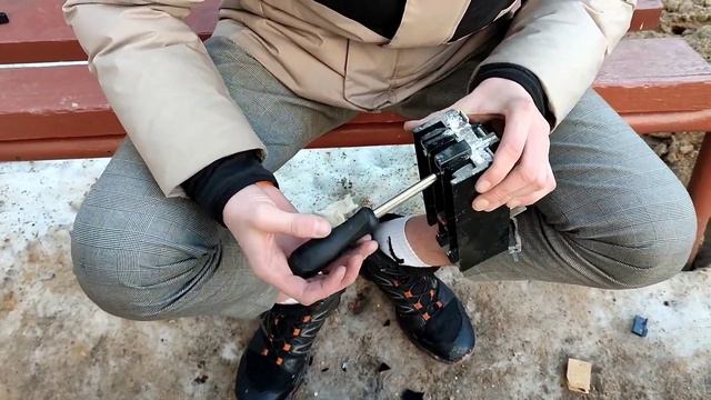 ДОБЫЧА МЕДИ...... Разбор советского переключателя. Медь, серебро, латунь. смотреть онлайн