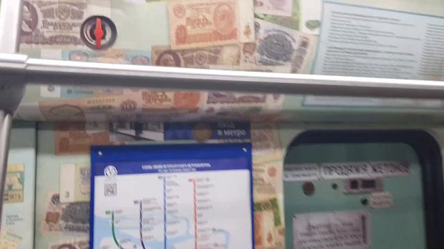 Красивый поезд в метро Петербурга смотреть онлайн