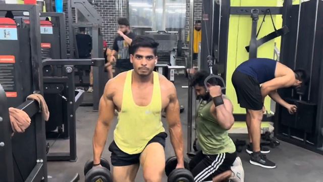 bade dino bad lga heavy weight 150 kg squat | off time me bhi strength high hai | #vlog смотреть онлайн