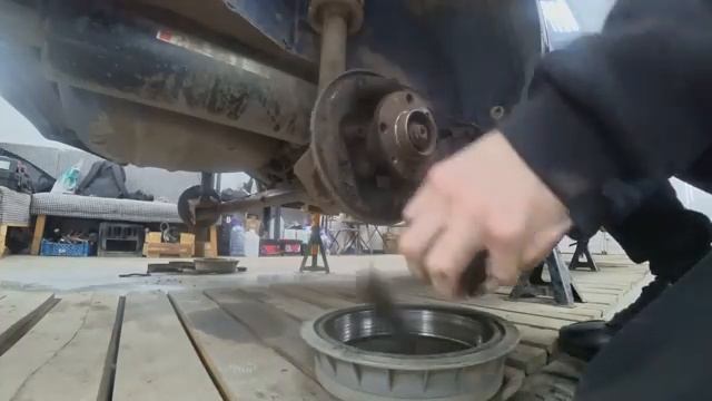 ПОЛНАЯ замена ТОРМОЗОВ в ОДНОГО. Суппорта ВАЗ 2112 в Лада 2109. Тюнинг СВОИМИ руками (360p)