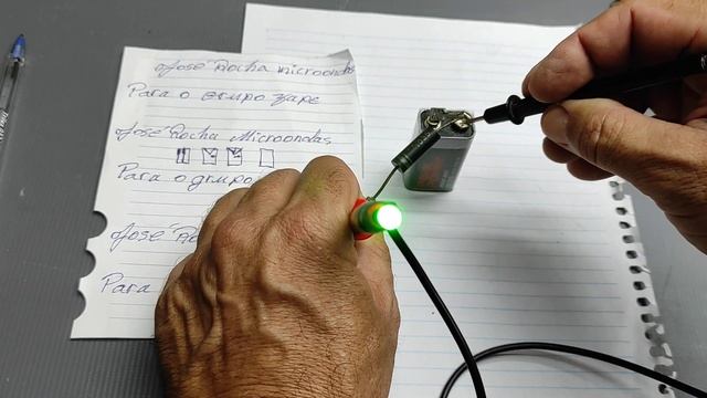 Como testar o diodo (BIDIRECIONAL) do micro-ondas com ferramenta caseira смотреть онлайн
