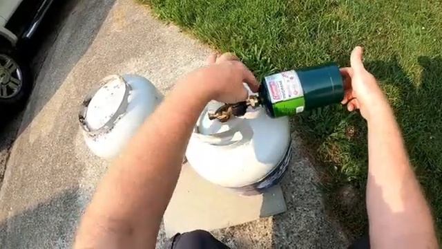 How to refill a one pound propane tank! смотреть онлайн
