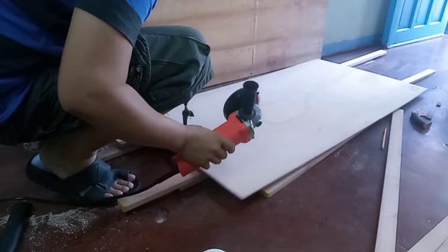 Cutting Plywood Using Grinder