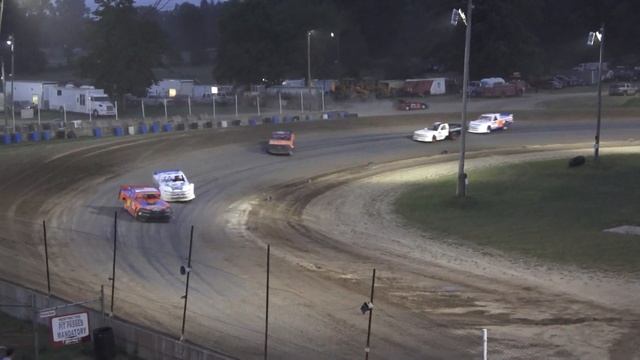 Pro Truck Heat Race at Crystal Motor Speedway, Michigan on 06-25-2022!! смотреть онлайн