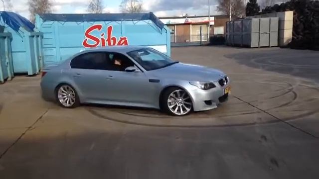 BMW M5 E60 V10 donut смотреть онлайн