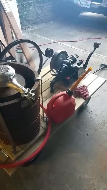1947 Maytag Model 72 running a 1928-1938 White Mountain 12X (3 gal.) Ice Cream Freezer смотреть онлайн