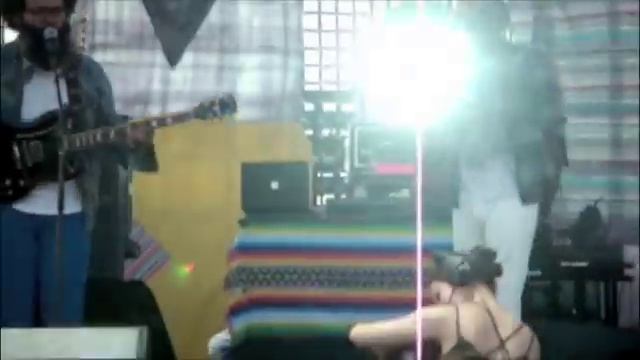 Coachella 2009 feat. Spearhead, TV on the Radio, Atmosphere, MIA, Thievery Corporation смотреть онлайн