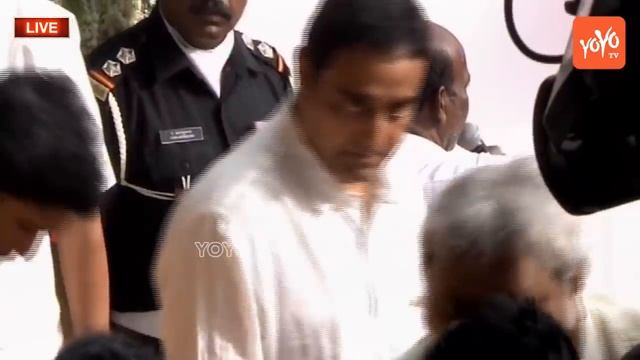 Ajith Kumar, Shalini Pay Tribute To Karunanidhi | Prabhu | Chennai | Tamil Nadu | YOYO TV Channel