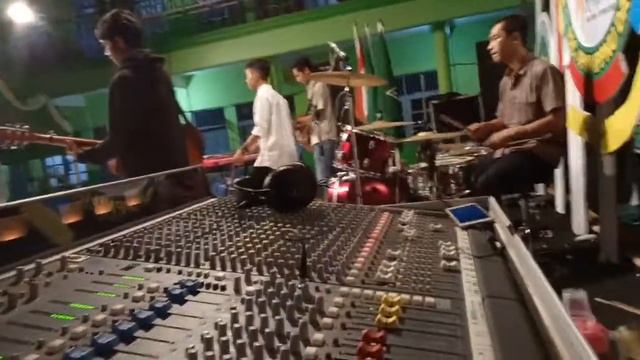 Record pake mixer Allen&Heath GL 4000 , bersih banget hasilnya смотреть онлайн