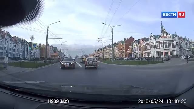 Кран рухнул на оживленную дорогу в Йошкар-Оле - Вести 24 смотреть онлайн