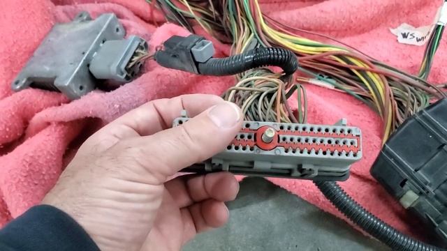 F100 Day Challenge Eps16 - Wiring and Seats смотреть онлайн