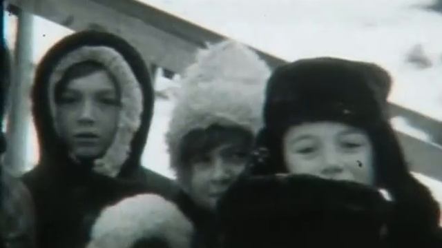 Совхоз "Горьковский", тепличный комбинат г.Горький. Новый 1980-й год. На ледяной горке... смотреть онлайн