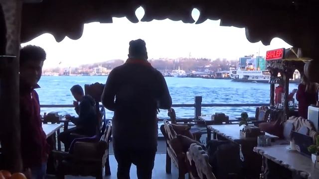 İSTANBULDA GALATA KÖPRSDE ARUNA смотреть онлайн