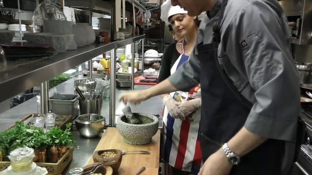 Выпуск № 6 Запеченная рыба Branzino, salsa verde and pesto sauce. смотреть онлайн