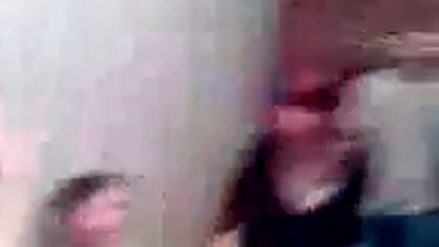 Китаец пьет коктейль