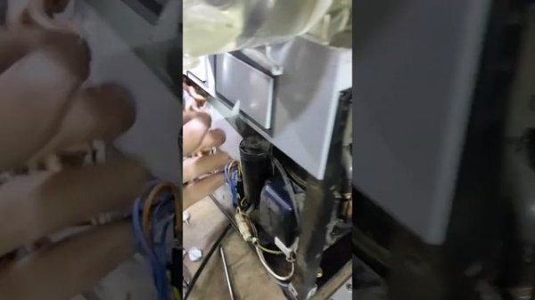 ремонт холодильника для напитков 👍