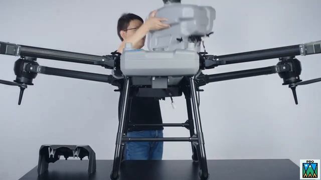 Агродрон DJI Agras T40_Установка системи розкидання добрив смотреть онлайн