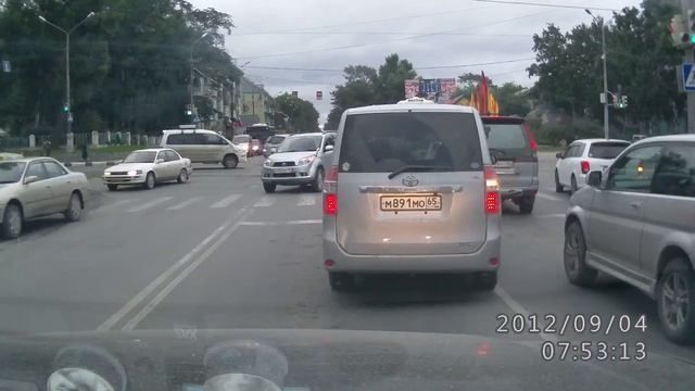 Нарушение ПДД 2012-09-04 Перекресток Мира-Сахалинская смотреть онлайн