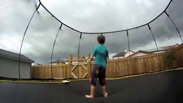 Trampoline Flips смотреть онлайн