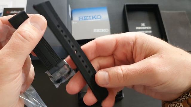 Unboxing Seiko SPB255J1 Prospex The Black Series Limited Edition смотреть онлайн